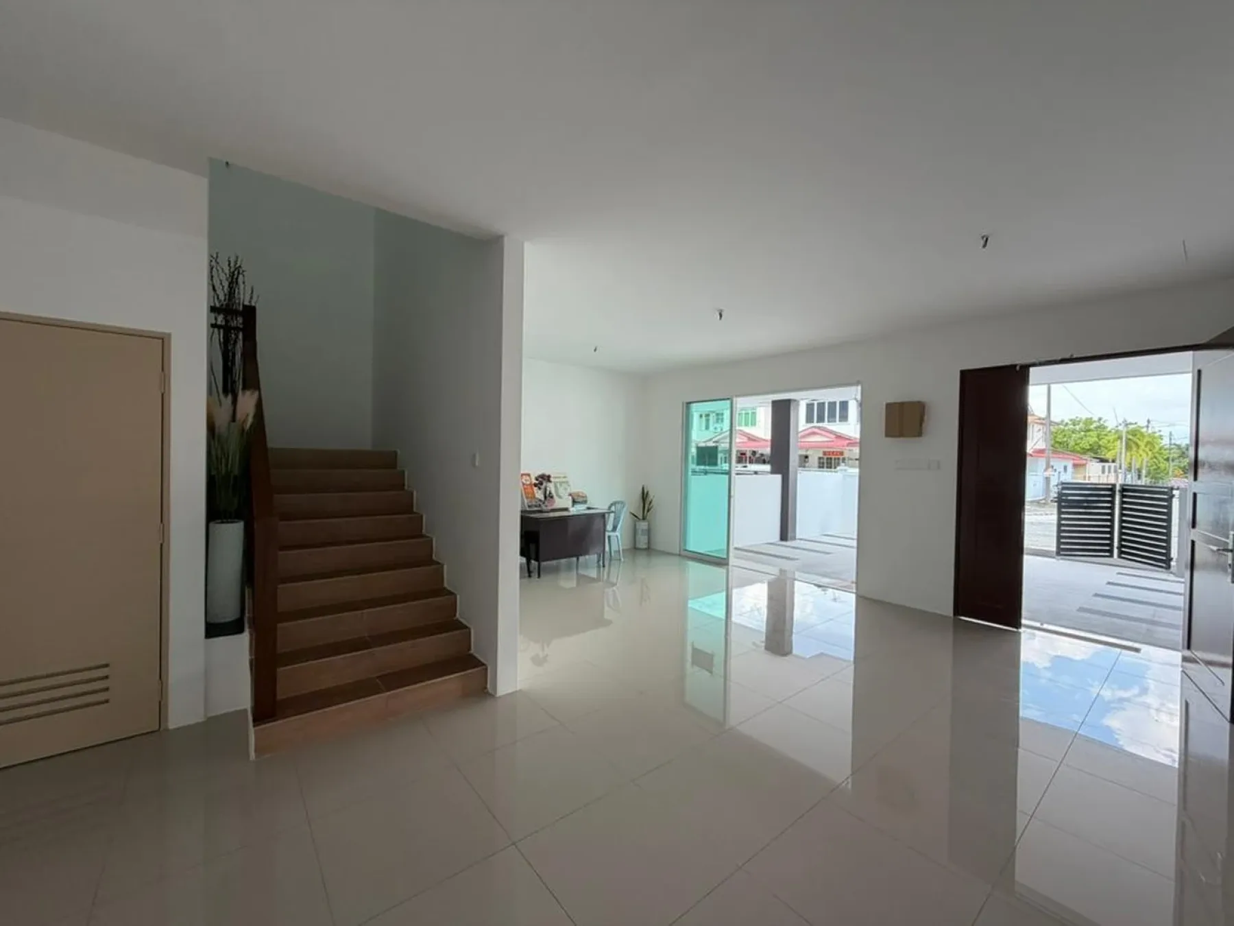 desa rishah indah living and staircase