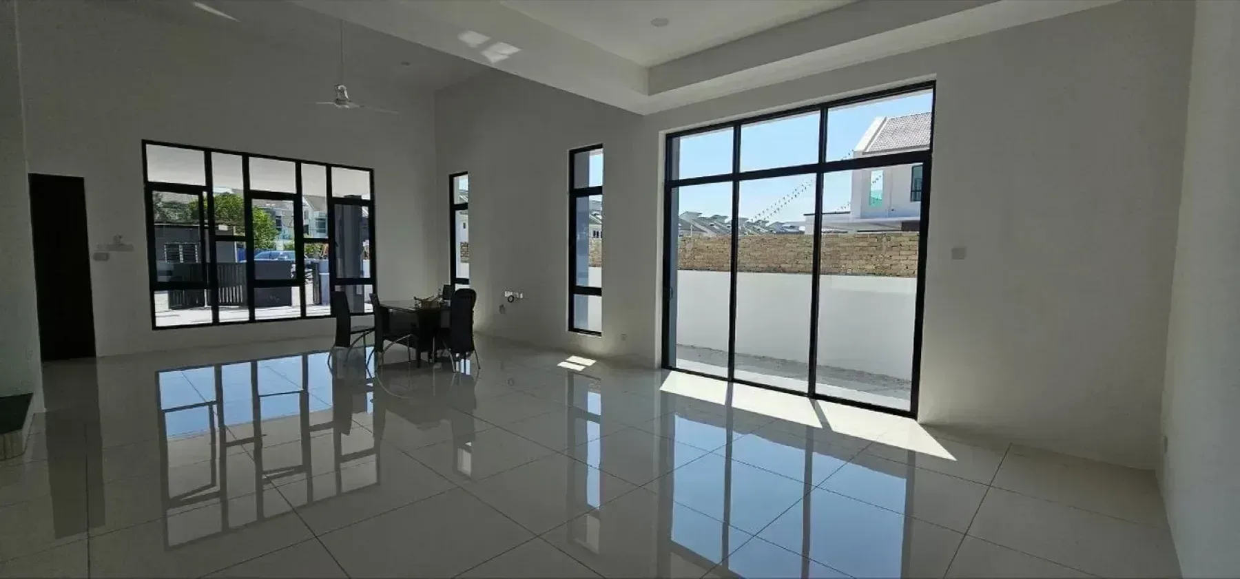 pinggiran pengkalan bayu living area