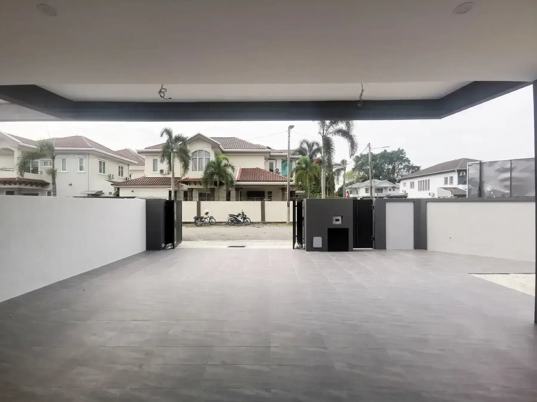 the aster taman sinfar car porch